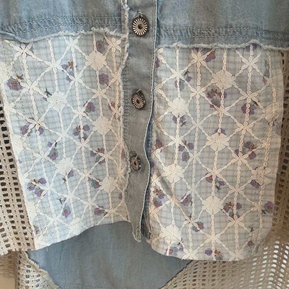 🌸POL Lace Patchwork Denim Jacket🌸 - Picture 15 of 16